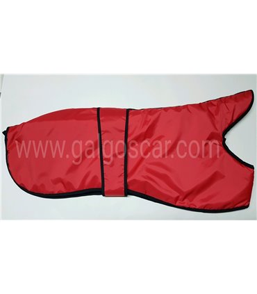 Manta abrigo para galgo, impermeable, rojo con rivetes negros. Talla L